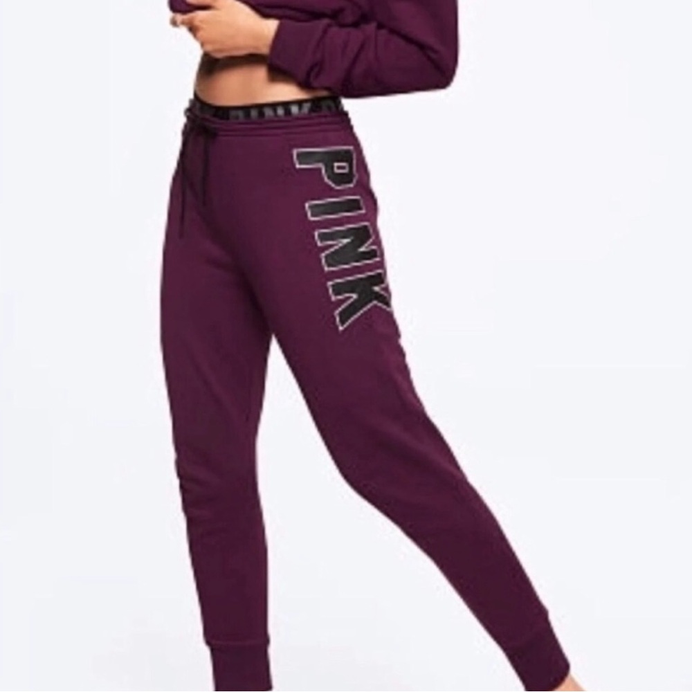 PINK Victoria’s Secret HIGH WAIST SKINNY JOGGERS
LOGO WAISTBAND